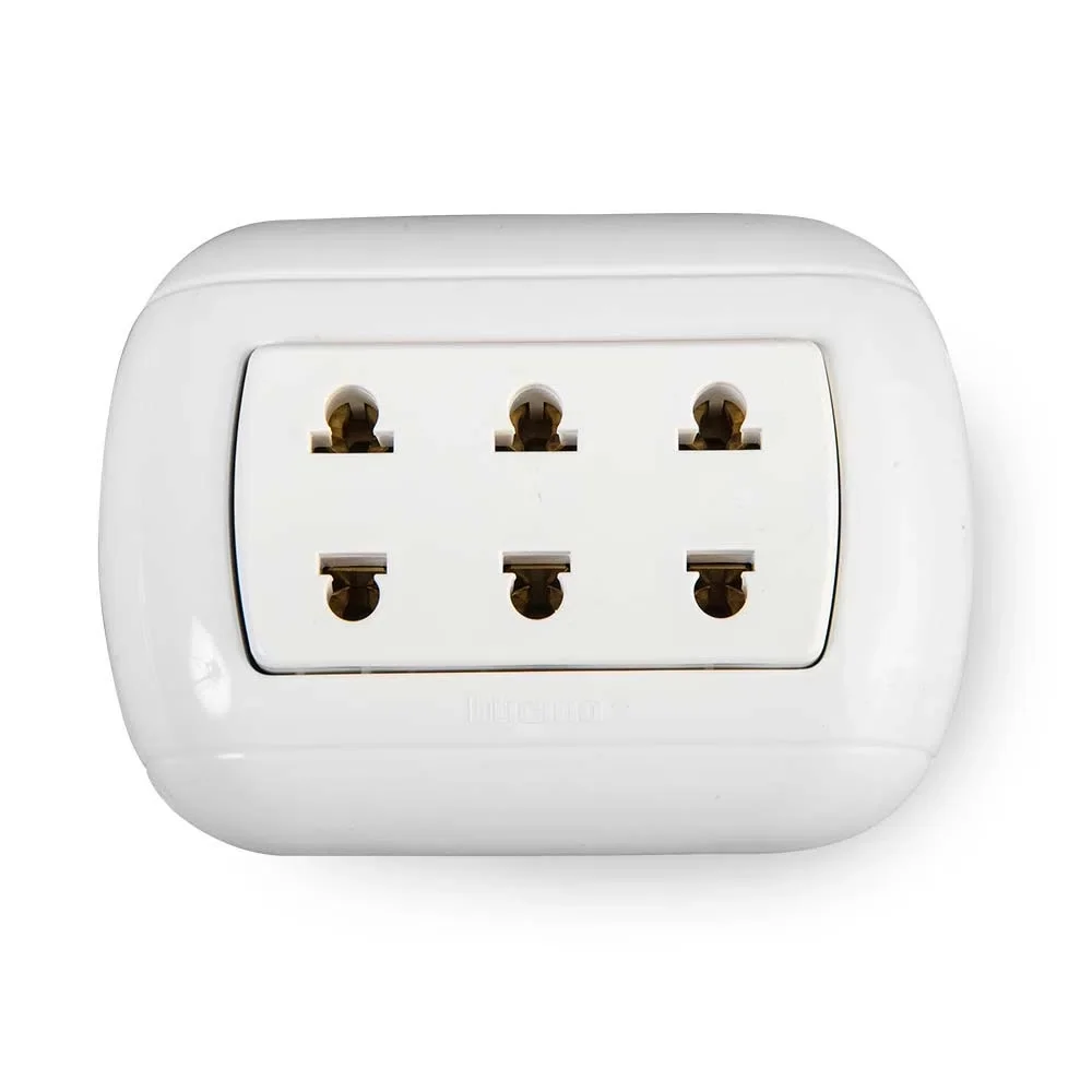 Toma Triple Universal 16A, 250V, 3 Mod. Oval Blanco